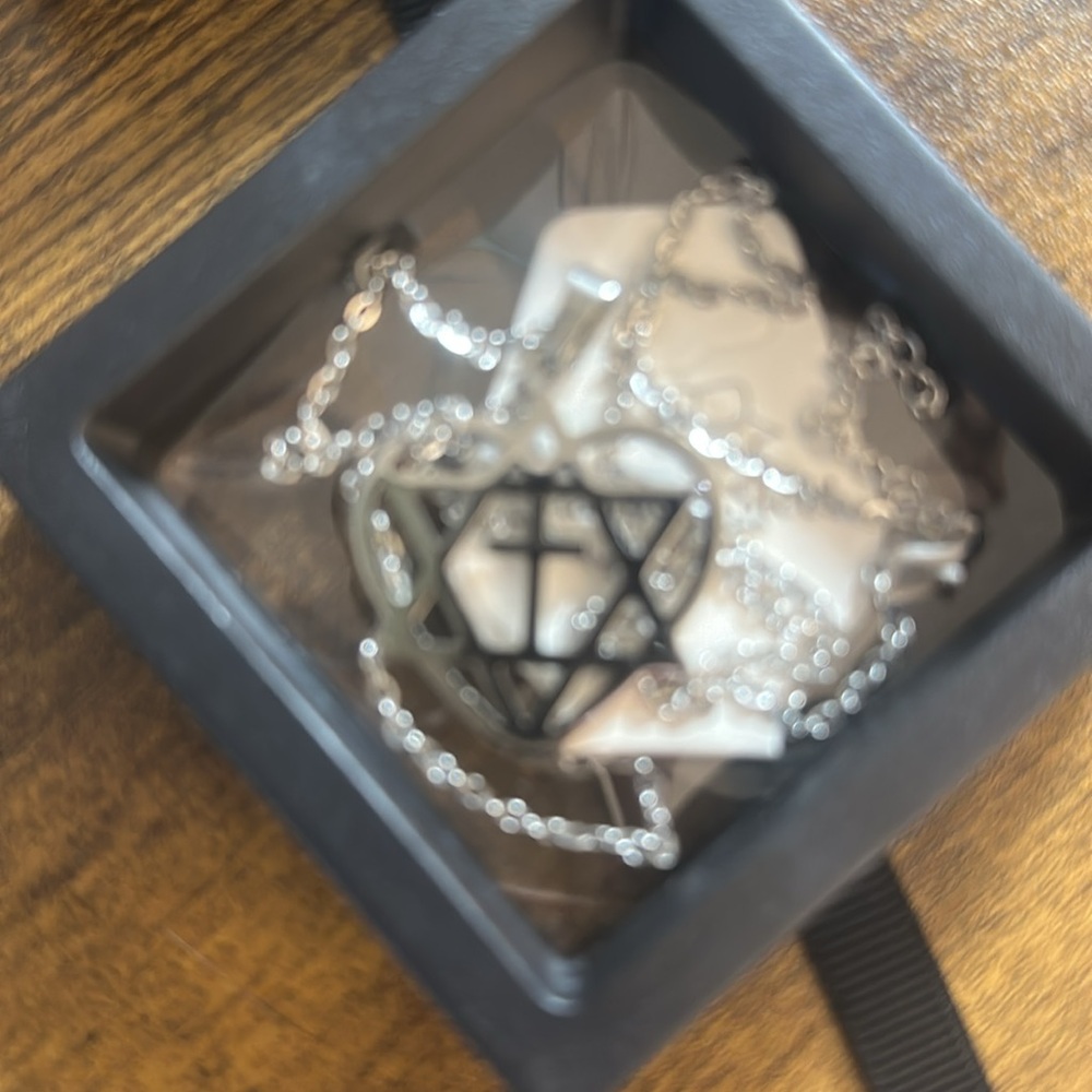 Elegant Silver Heart Necklace - Picture 4 of 6